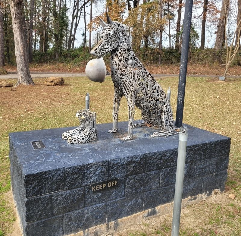 Paws on the Ground Statue. Click for full size. Paws on the Ground Statue image. Click for full size.