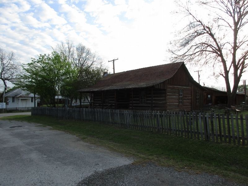 A. L. Spradlin Log Cabin and marker image. Click for full size.