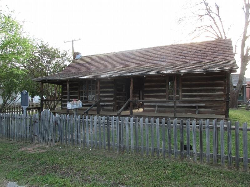 A. L. Spradlin Log Cabin and marker image. Click for full size.