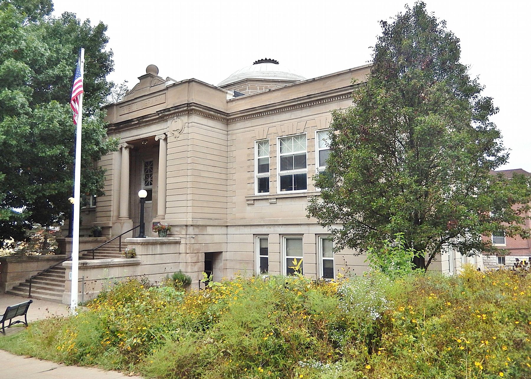 Ottumwa Public Library (<i>southeast elevation</i>) image. Click for full size.
