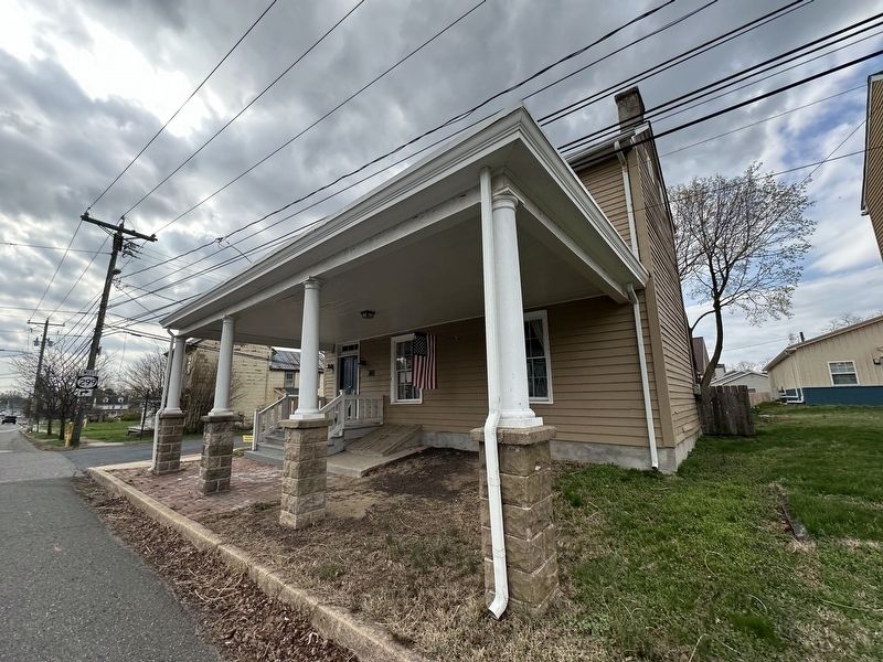 209 N Sixth Street Marker - wide view image. Click for full size.