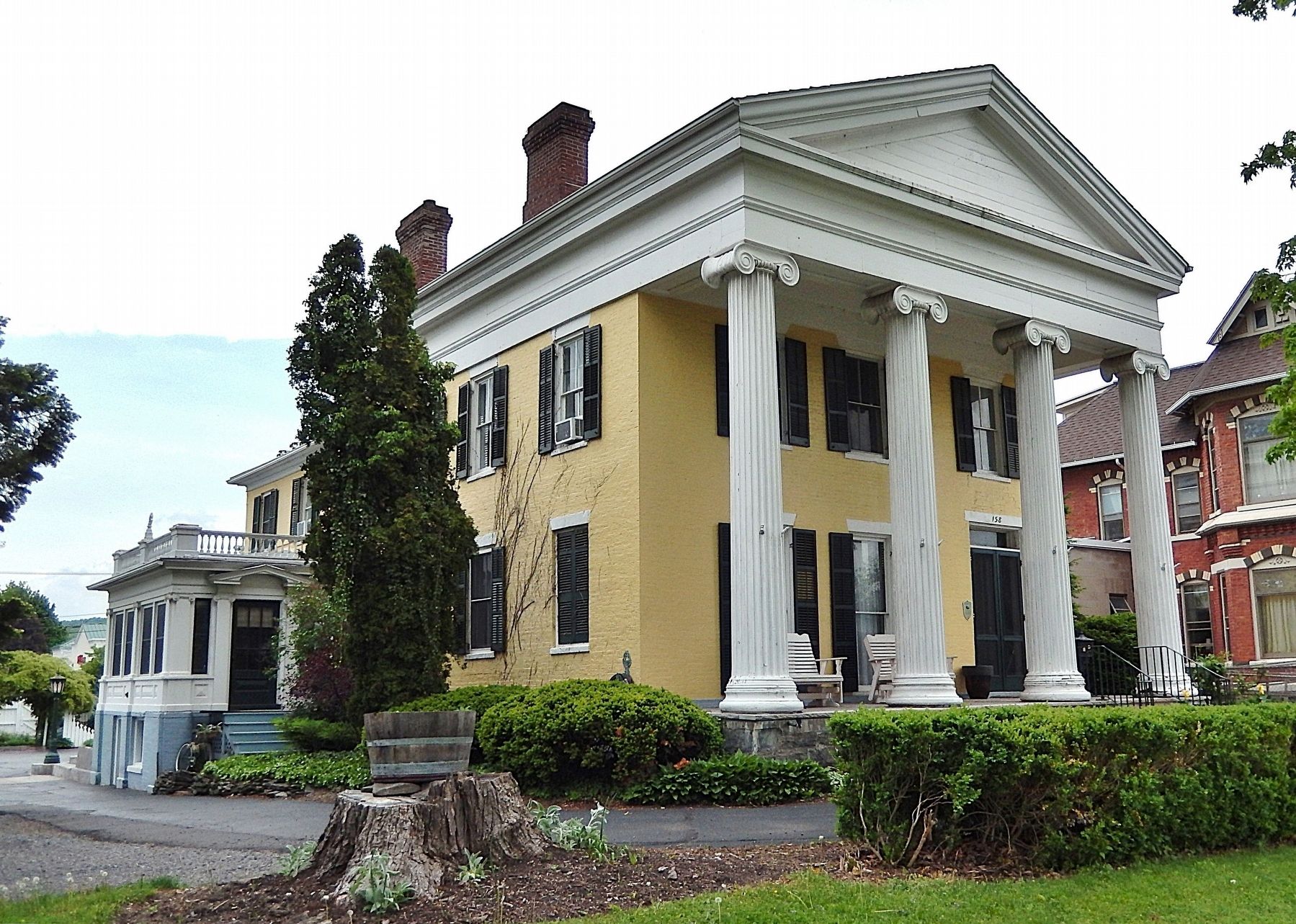 William Morrison Oliver House (<i>southeast elevation</i>). Click for full size. William Morrison Oliver House (<i>southeast elevation</i>) image. Click for full size.