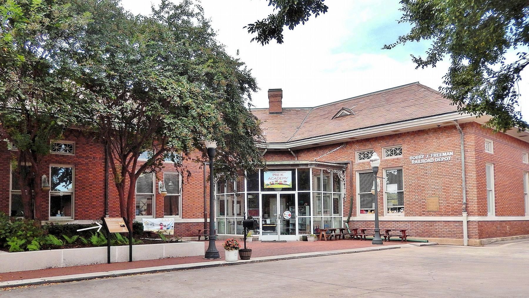 Bobby J. Freeman Railroad Depot image. Click for full size.