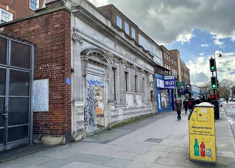 Martin Howell Marker - wide view, looking west on Clapham High Street. Click for full size. Martin Howell Marker - wide view, looking west on Clapham High Street image. Click for full size.