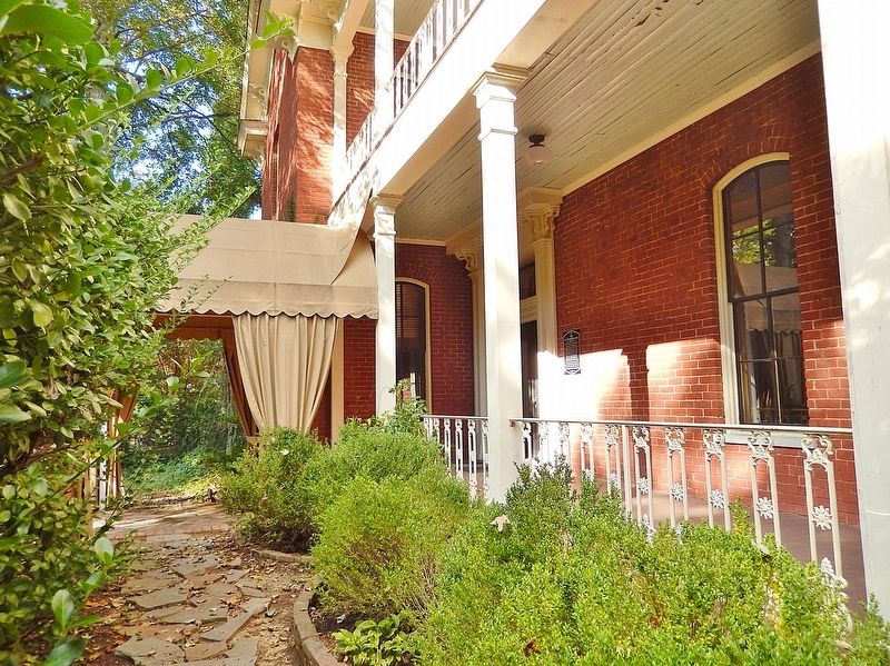 Cumberland House Front Porch image. Click for full size.