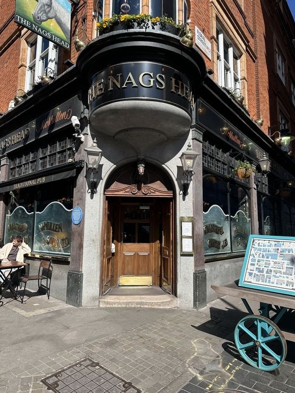 The Nags Head Marker - wide view. Click for full size. The Nags Head Marker - wide view image. Click for full size.