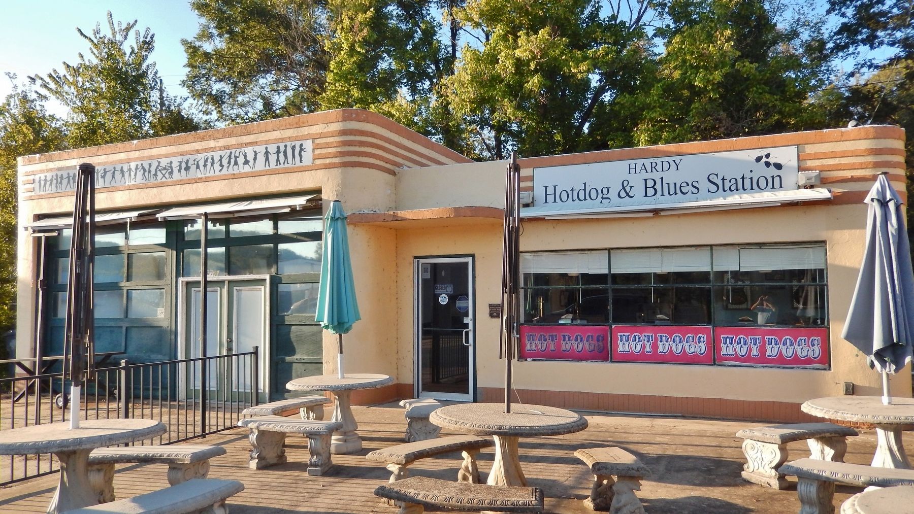 Art Moderne Service Station (<i>southeast elevation</i>). Click for full size. Art Moderne Service Station (<i>southeast elevation</i>) image. Click for full size.
