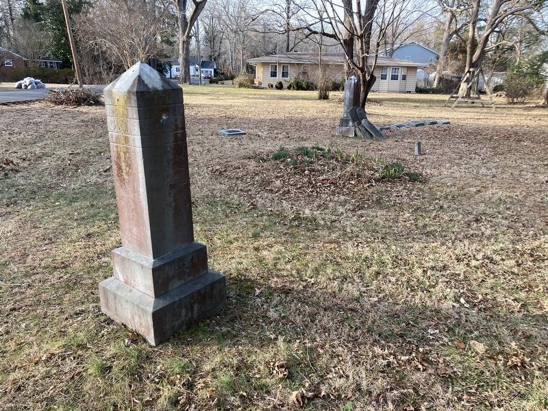 Lee Family Cemetery. Click for full size. Lee Family Cemetery image. Click for full size.