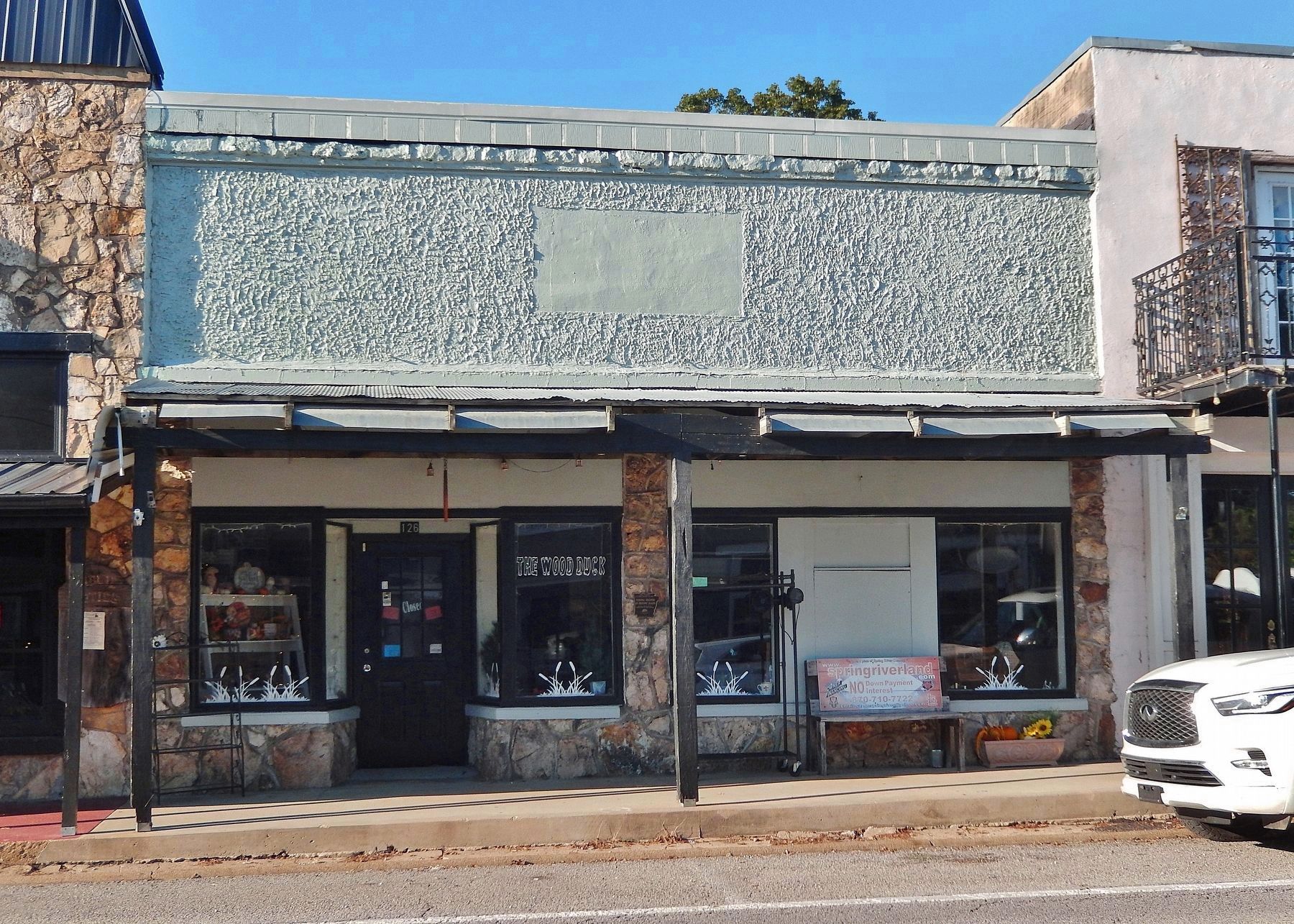 126 East Main Street Commercial Building. Click for full size. 126 East Main Street Commercial Building image. Click for full size.