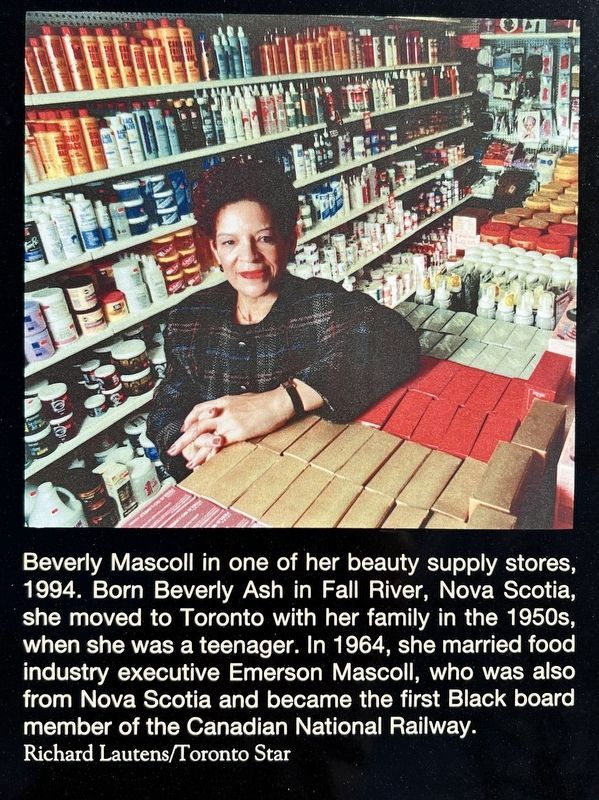 Beverly Mascoll marker photo and caption detail (left) image. Click for full size.