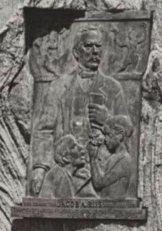 Close-Up View of Original Granite Marker With Bronze Plaque. Click for full size. Close-Up View of Original Granite Marker With Bronze Plaque image. Click for full size.