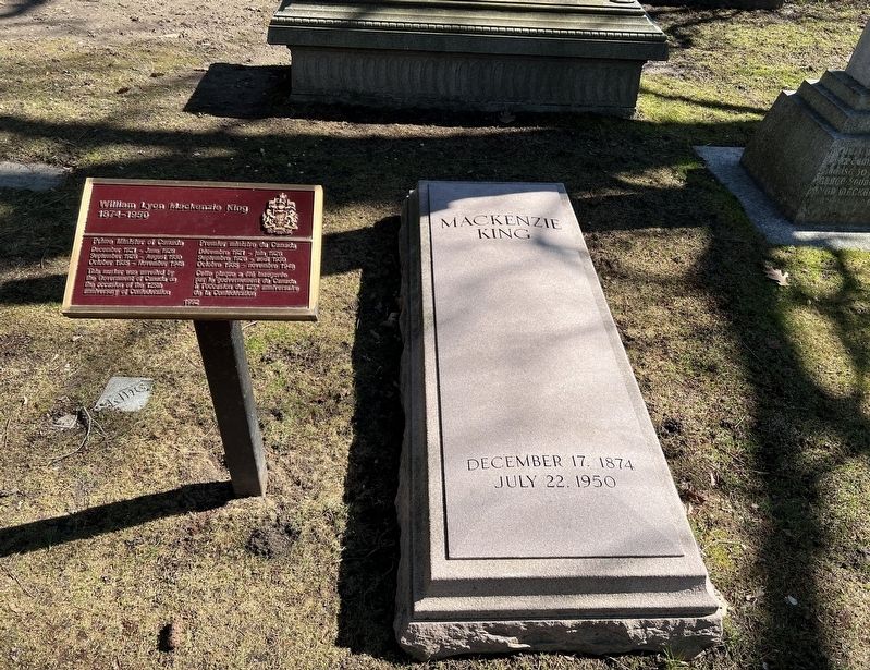 The Right Honourable William Lyon Mackenzie King grave in Mount Pleasant Cemetery image. Click for full size.