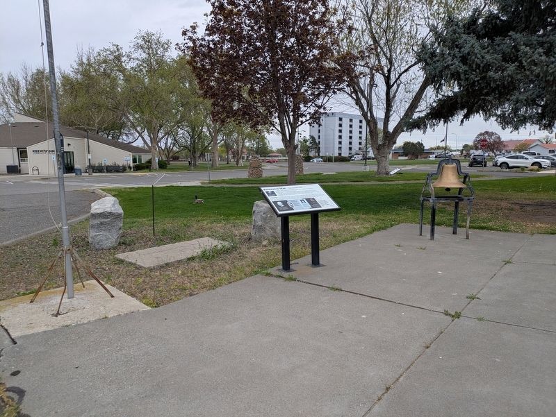Kennewick Man marker alongside other exhibits at the Museum at Keewaydin image. Click for full size.