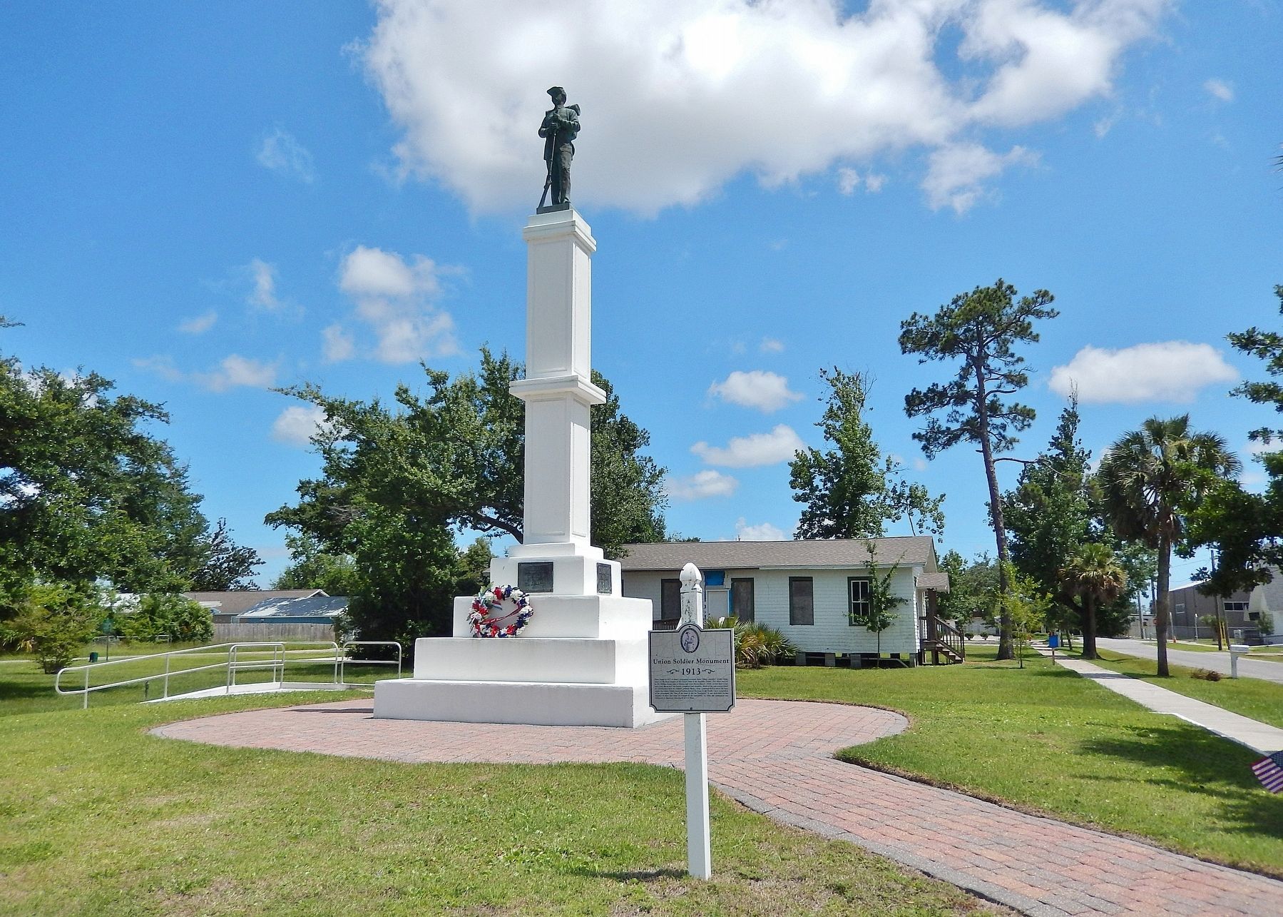 Union Soldier Monument & Marker. Click for full size. Union Soldier Monument & Marker image. Click for full size.