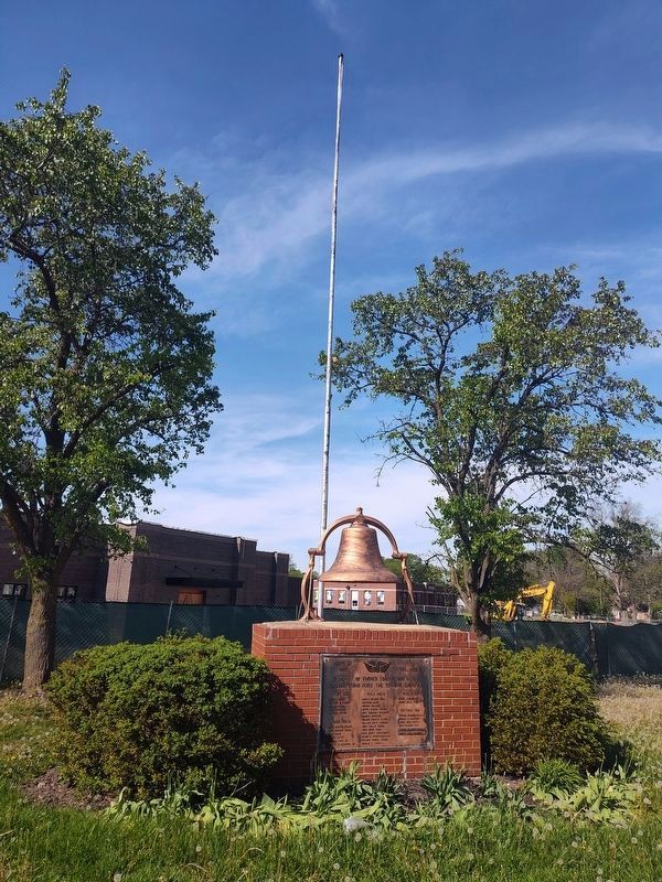 London High School Veterans Memorial image. Click for full size.