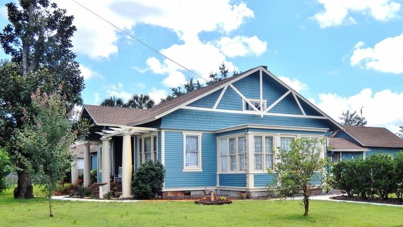 Harry H. Lynn Home (<i>northeast elevation</i>). Click for full size. Harry H. Lynn Home (<i>northeast elevation</i>) image. Click for full size.