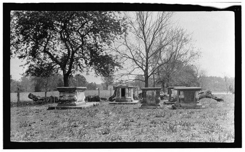 Page Family Tombs at Roswell image. Click for full size.