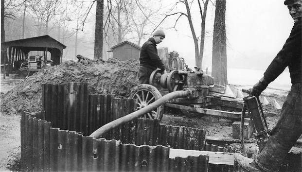 CCC workers pumping water from I&M Canal. Click for full size. CCC workers pumping water from I&M Canal image. Click for full size.
