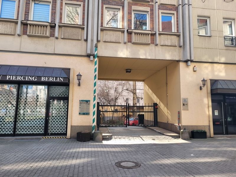 Das Kaufhaus Israel, ein Opfer der Nazis / The Israel Department Store, a Victim of the Nazis Marker image. Click for full size.