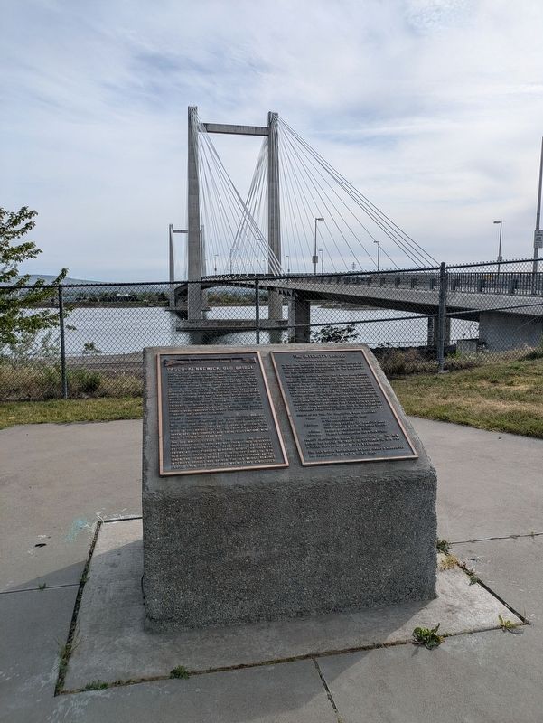 The modern Cable Bridge behind the monument. image. Click for full size.