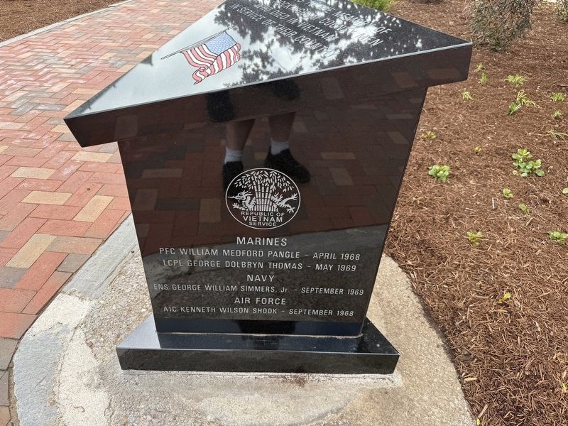 Rockingham County Vietnam Memorial image. Click for full size.