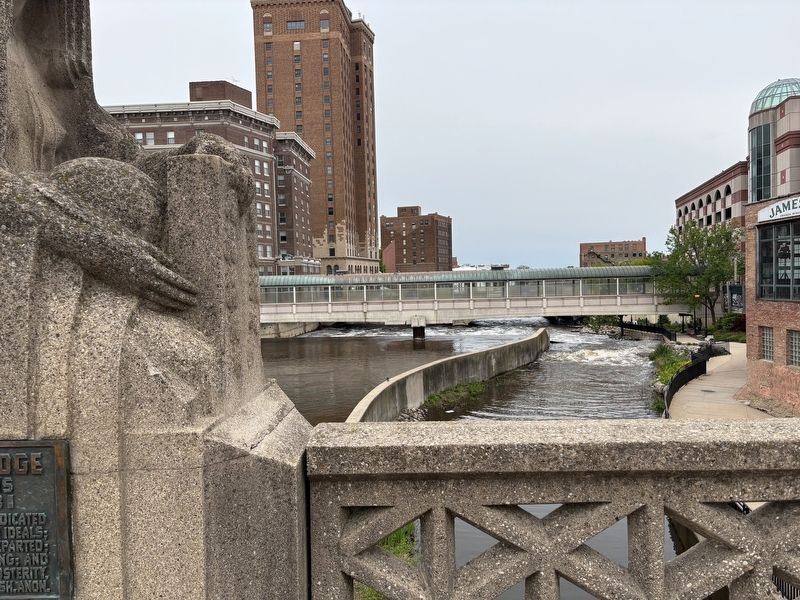 Memorial Bridge Marker and the Fox River image. Click for full size.