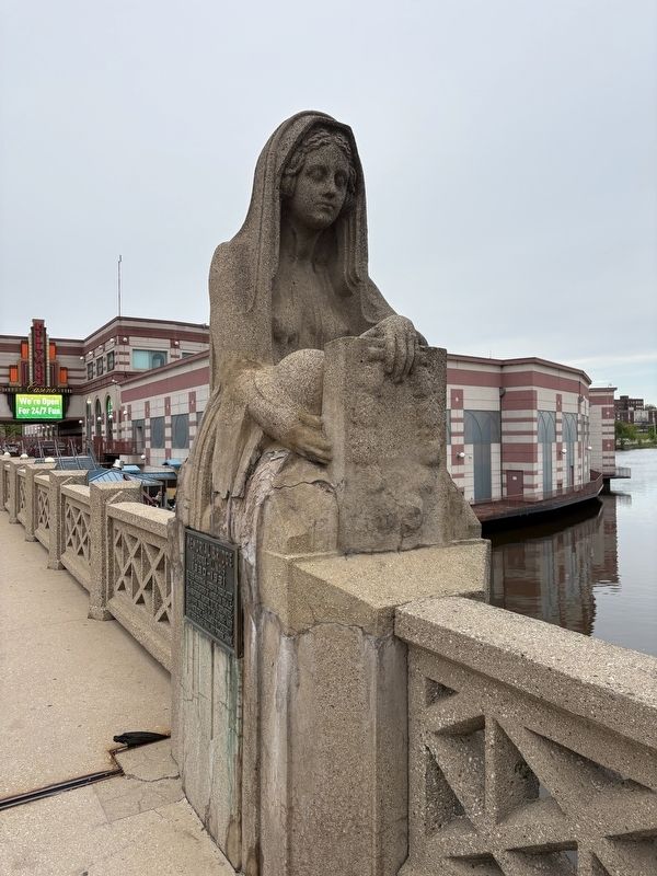 Memorial Bridge marker and sculpture. Click for full size. Memorial Bridge marker and sculpture image. Click for full size.