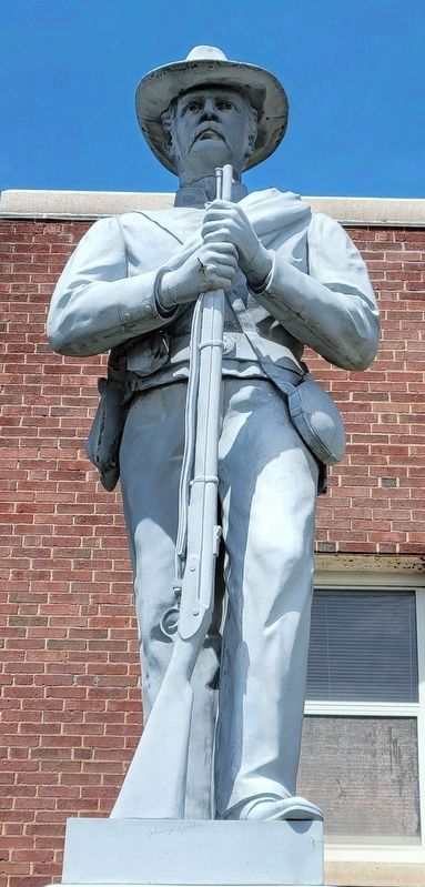 Memorial Statue image. Click for full size.