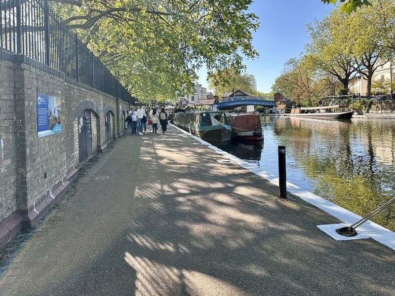 Grand Union Canal Marker - wide view, looking west along the canal image. Click for full size.