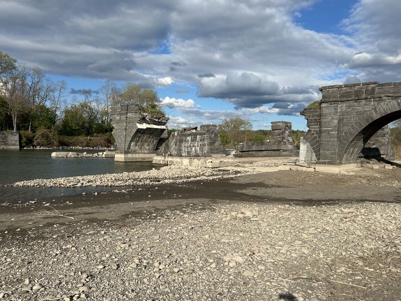 Aqueduct Remains image. Click for full size.