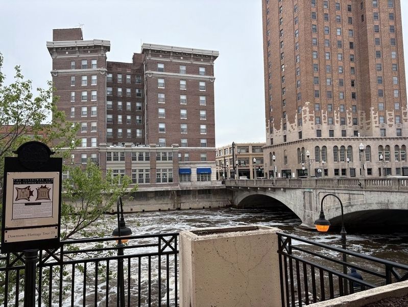 The Illiniwek and �The Illinois Country� Marker overlooking the Fox River image. Click for full size.