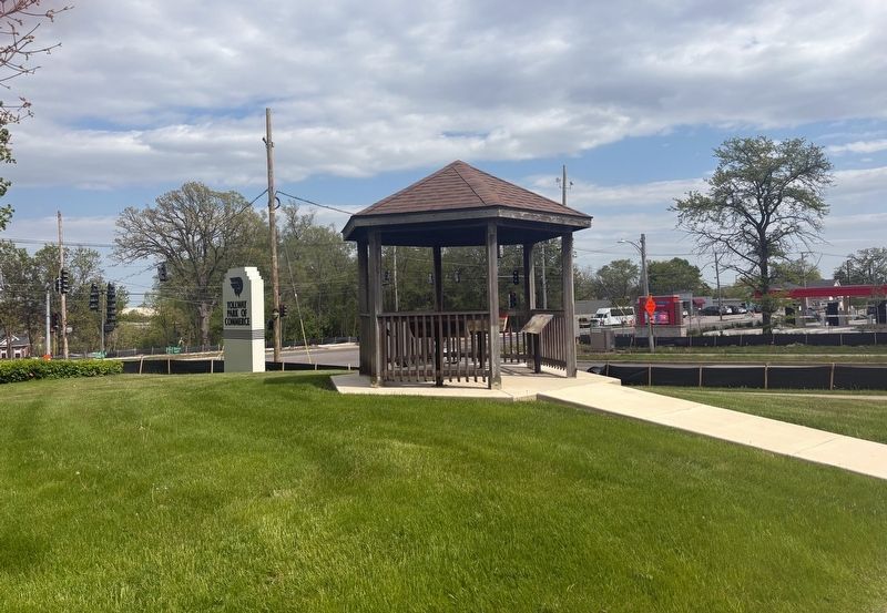 Lincoln Highway gazebo with four markers. Click for full size. Lincoln Highway gazebo with four markers image. Click for full size.