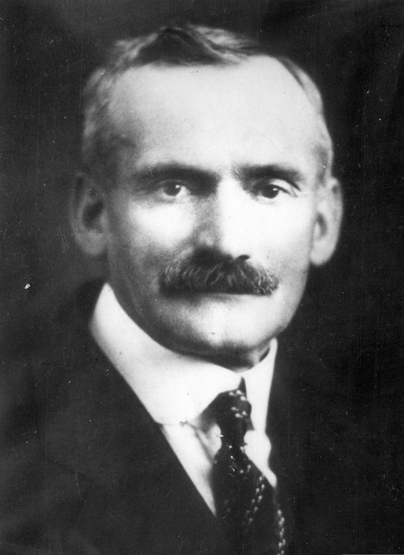 Erland Lee ca 1920 image. Click for full size.