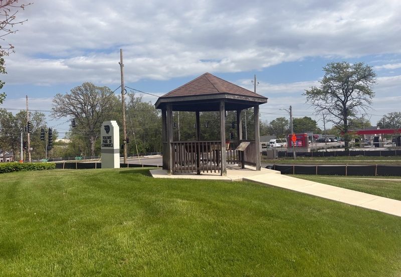 Lincoln Highway gazebo with four markers. Click for full size. Lincoln Highway gazebo with four markers image. Click for full size.