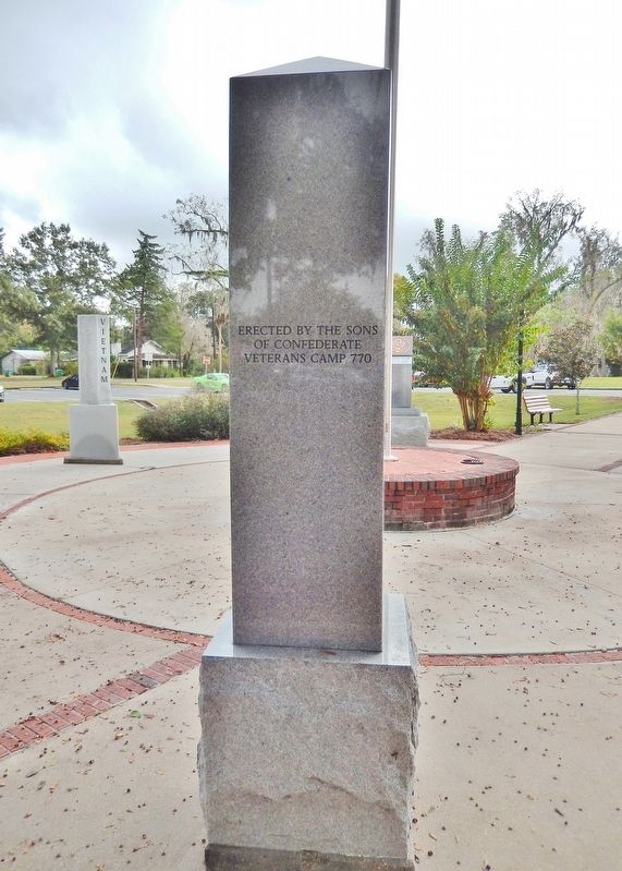 Confederate Veterans Monument<br>(<i>north side</i>). Click for full size. Confederate Veterans Monument<br>(<i>north side</i>) image. Click for full size.