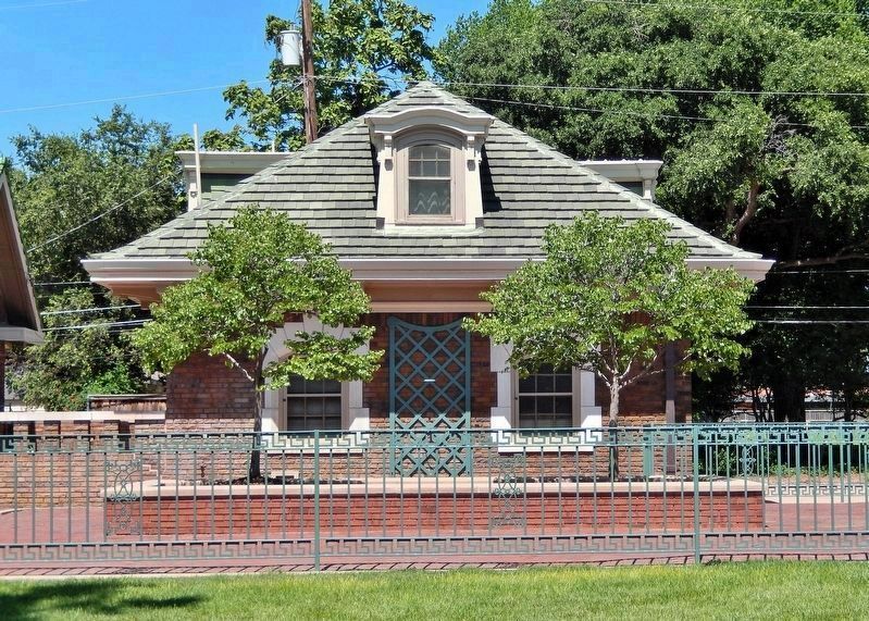 Landergin-Harrington House (<i>garage/servant quarters</i>) image. Click for full size.