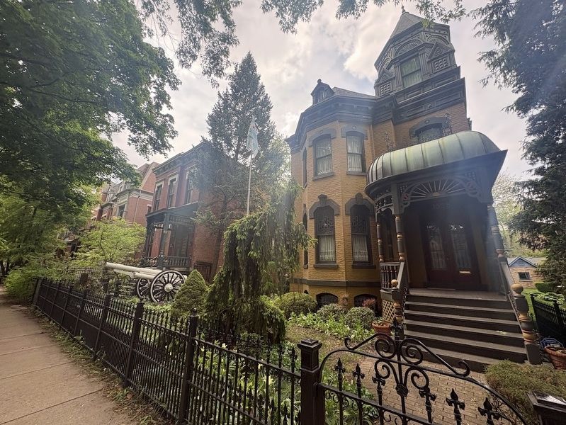 1558 N. Hoyne Ave. image. Click for full size.