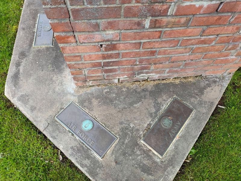Willoughby Veterans Memorial image. Click for full size.