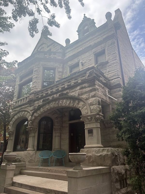 1036 N. Hoyne Ave. image. Click for full size.