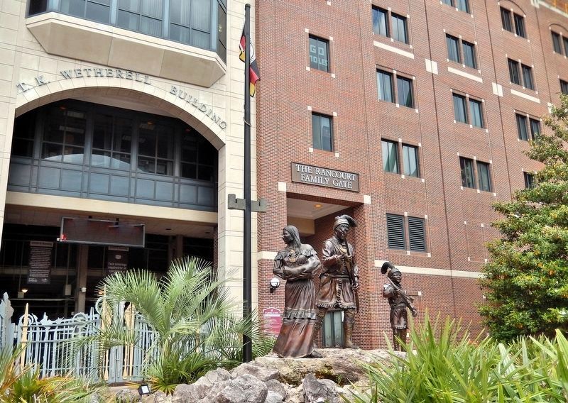Seminole Family Sculpture image. Click for full size.