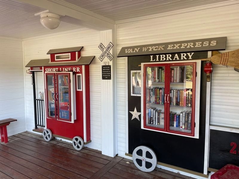 Free library inside the Depot / Wait Station image. Click for full size.