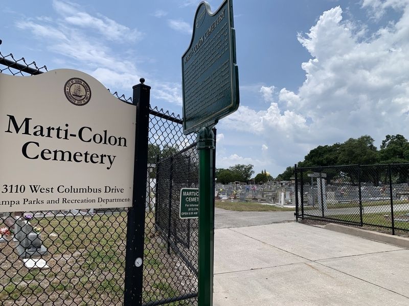 Mart�~Col�n Cemetery Marker image. Click for full size.