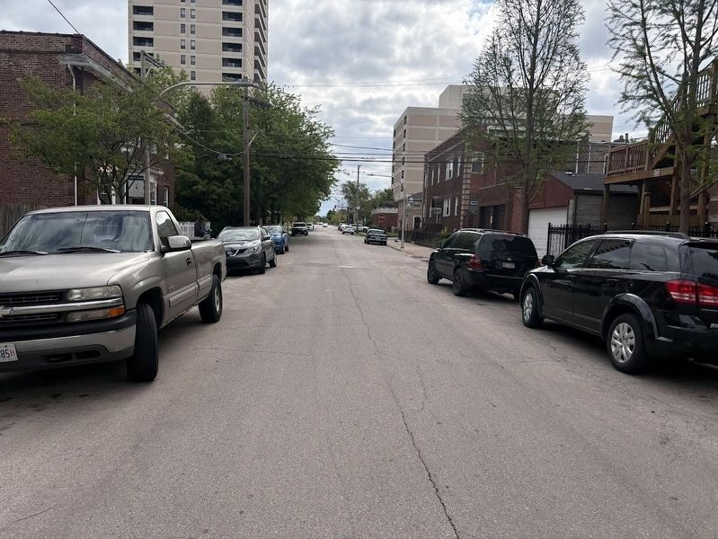 Giles-Calumet Marker, east-facing view image. Click for full size.
