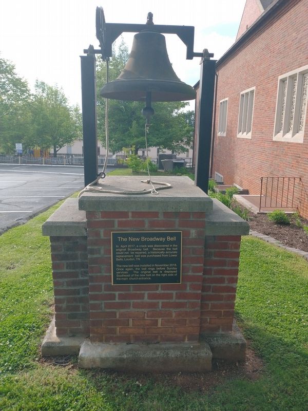 The New Broadway Bell Marker image. Click for full size.
