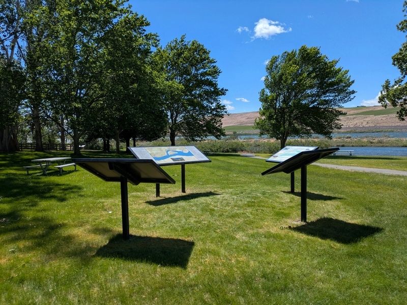 Information signs in Crow Butte Park image. Click for full size.