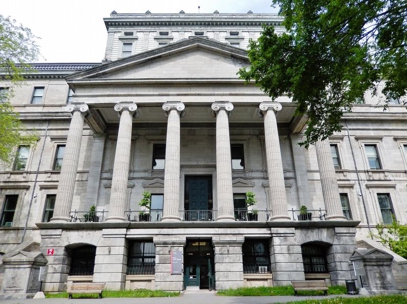 Ancien Palais de Justice / The Old Courthouse image. Click for full size.