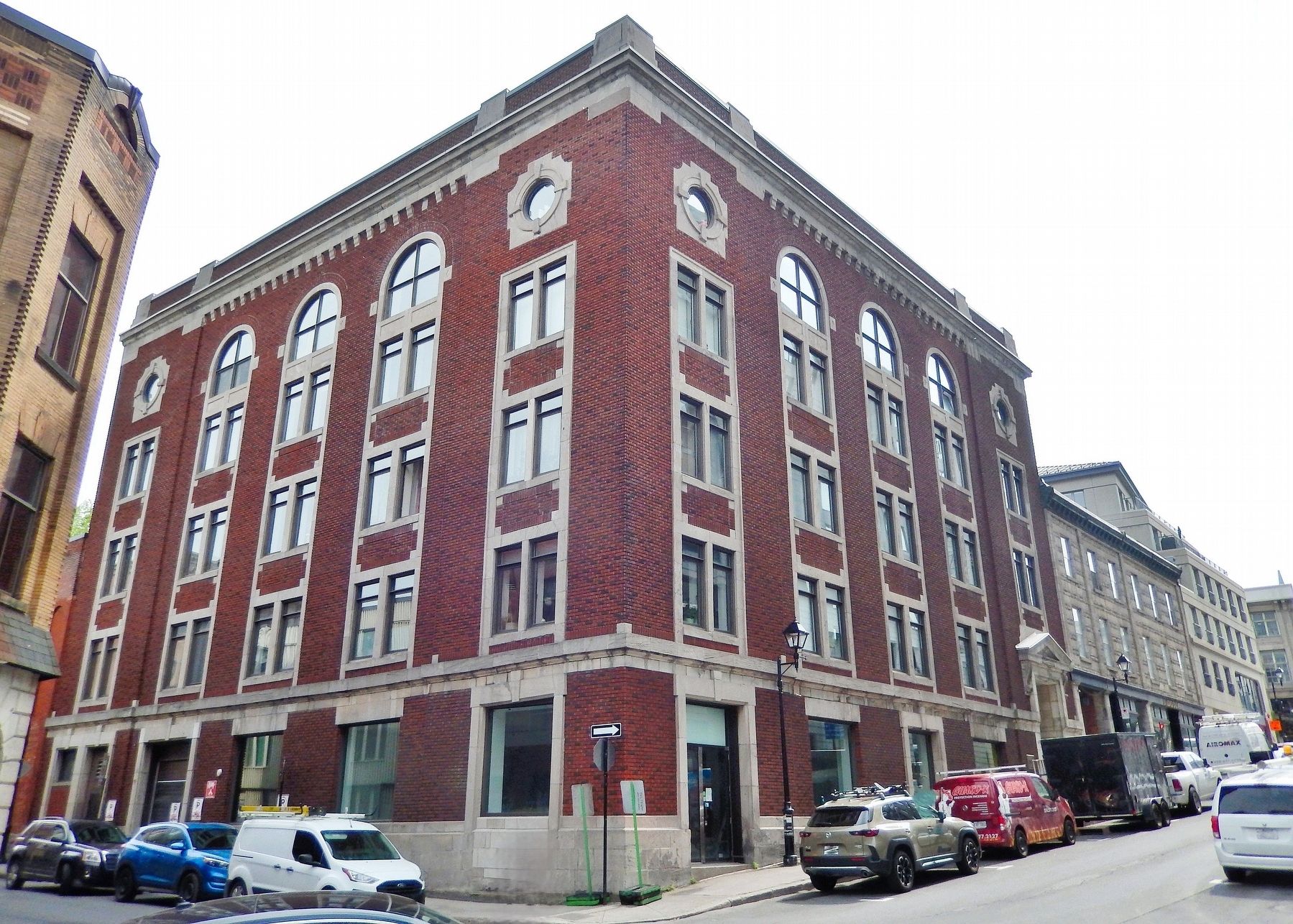 Immeuble de l'association des d�bardeurs / Building of the Longshoremen Association image. Click for full size.
