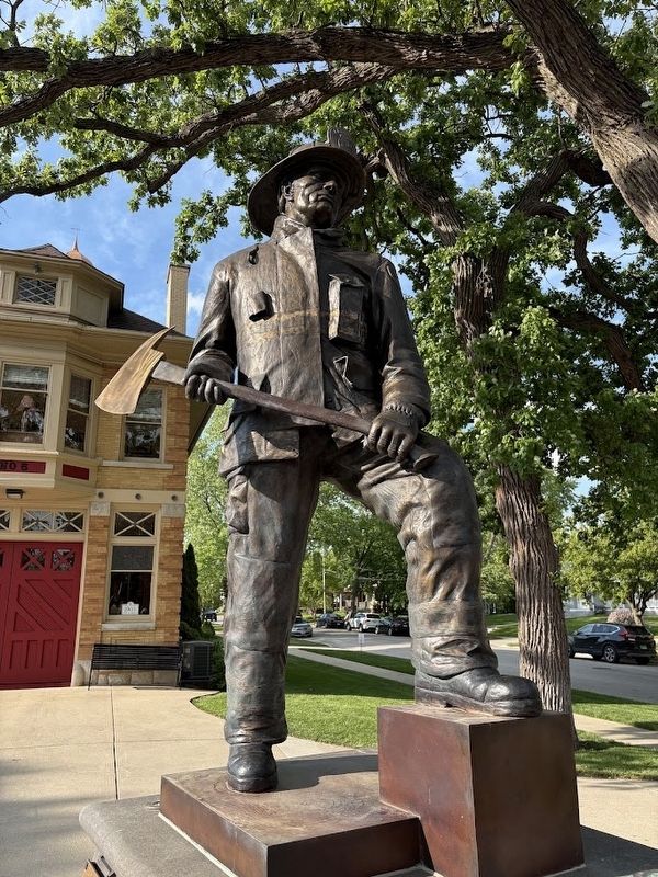 Firefighter statue image. Click for full size.