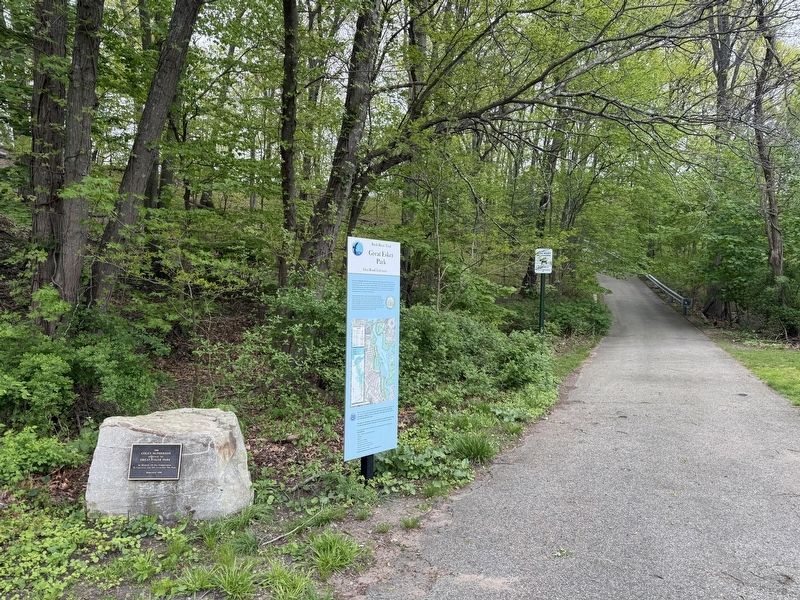 Great Esker Park Marker and path. image. Click for full size.