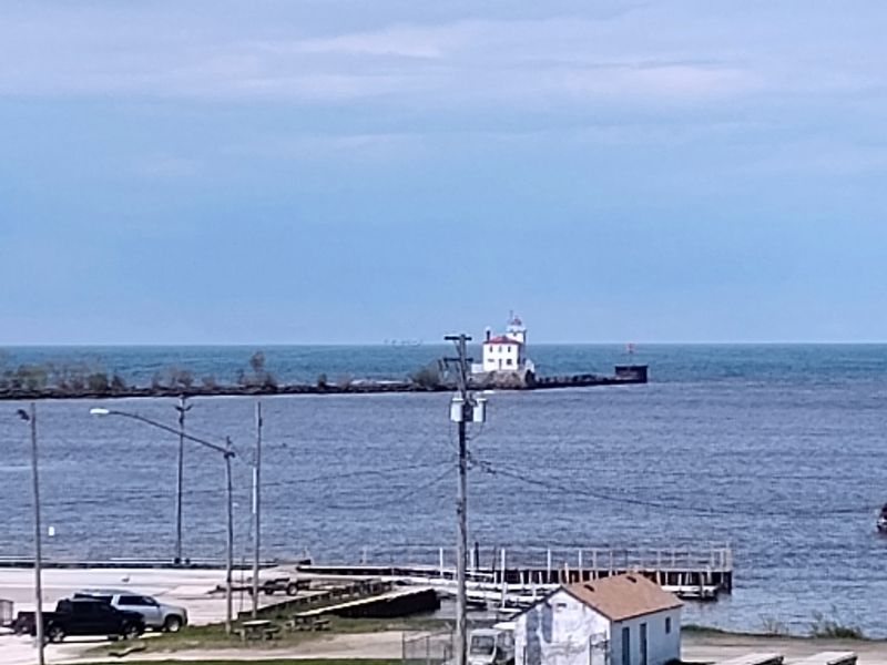 The Fairport Harbor West Breakwater Light image. Click for full size.